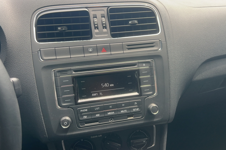 Volkswagen Polo 2016 car image #14