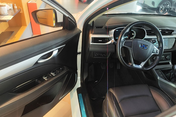 GEELY Emgrand 2018 car image #16