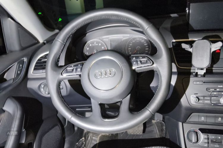 Audi Q3 2018 car image #12