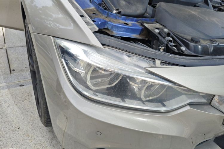 BMW 3 Series 2018 car image #8