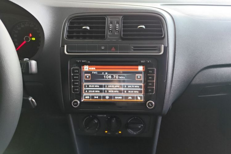 Volkswagen Polo 2018 car image #13