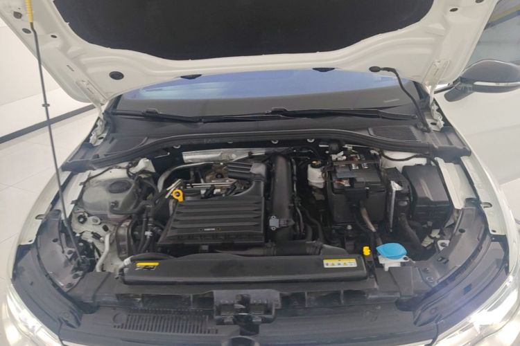 Volkswagen Golf 2021 car image #20