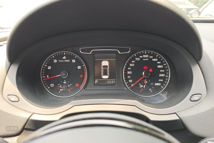 Audi Q3 2014 immagine di auto #13
