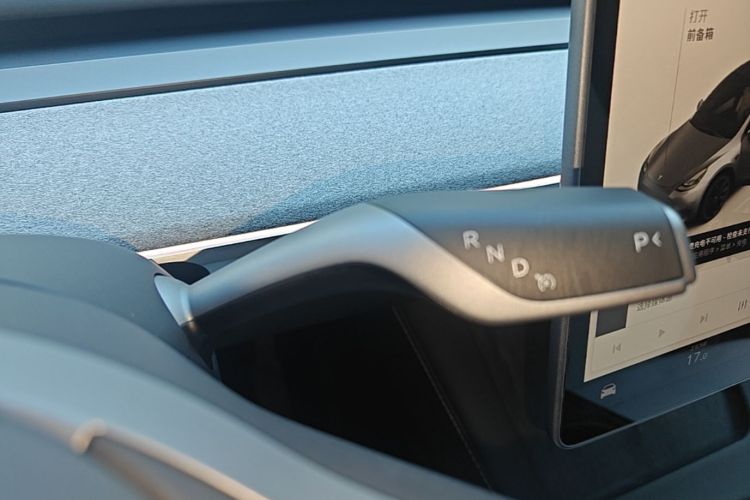 Tesla Model Y 2024 #18 Tesla Model Y 2024 car image #18