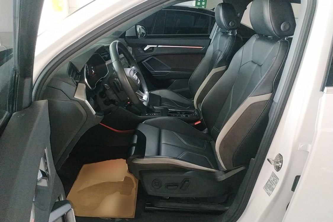 Audi Q3 2023 car image #7