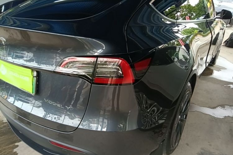 Tesla Model Y 2024 car image #8