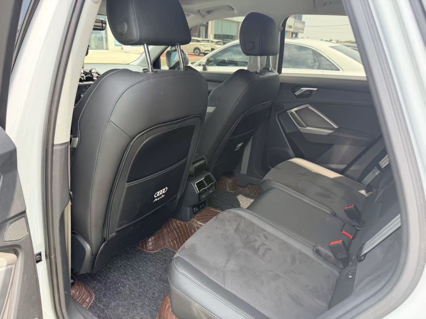 Audi Q3 2023 car image #4