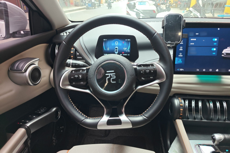 BYD Yuan Plus 2023 صورة سيارة #15