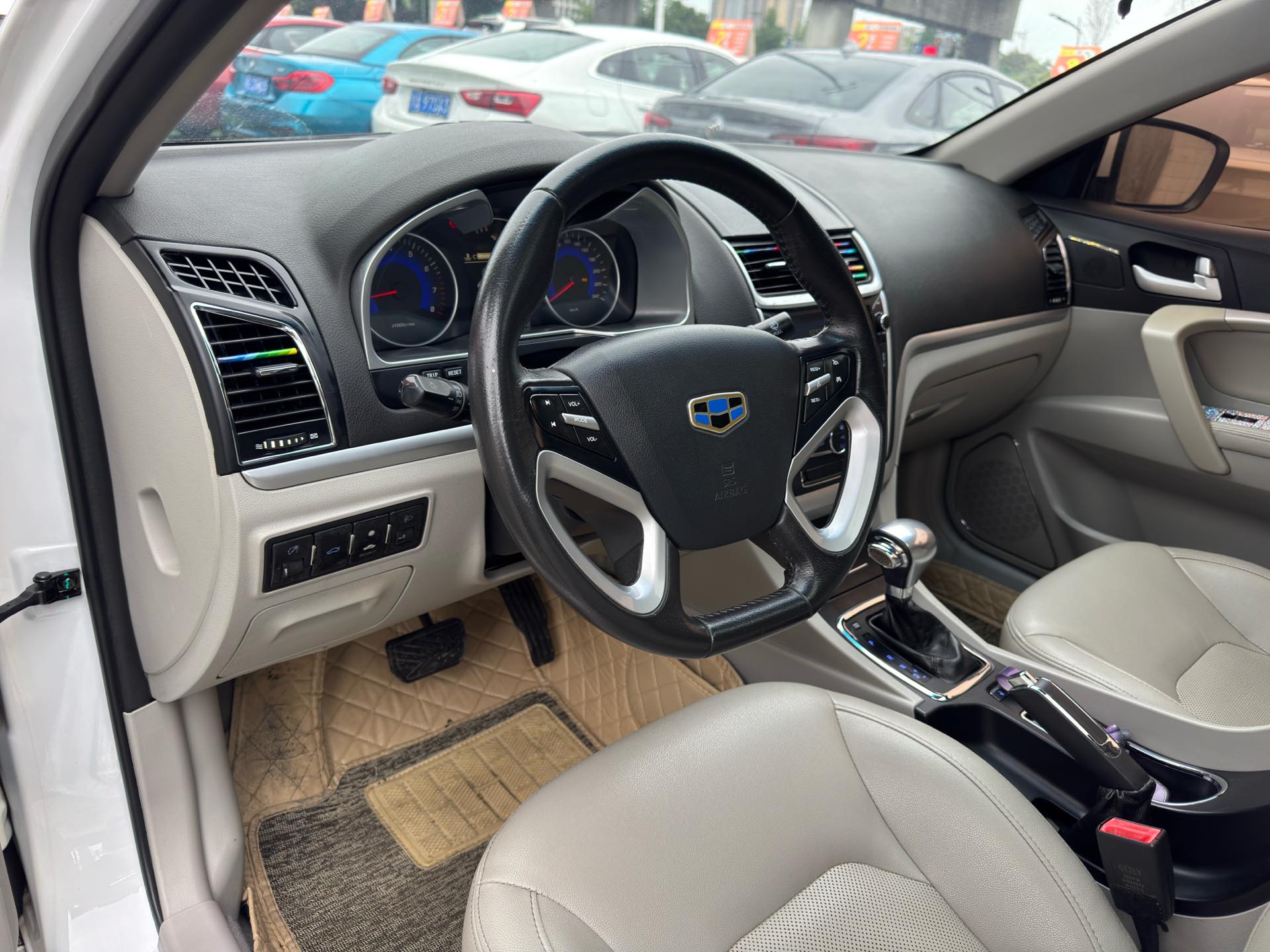 GEELY Emgrand 2015 صورة سيارة #13