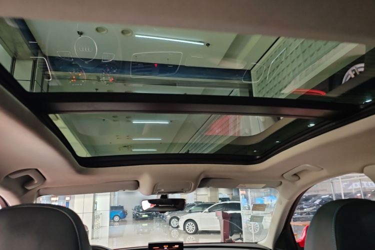 Audi Q3 2017 car image #20