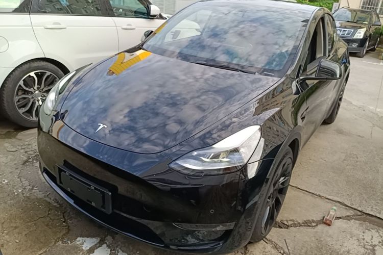 Tesla Model Y 2022 car image #2