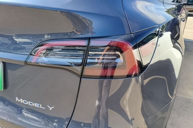 Tesla Model Y 2022 #8 Tesla Model Y 2022 car image #8