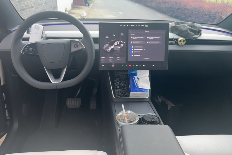 Tesla Model Y 2026 #14 Tesla Model Y 2026 car image #14