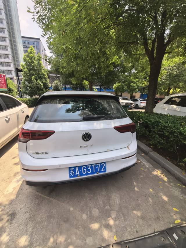 Volkswagen Golf 2023 car image #4