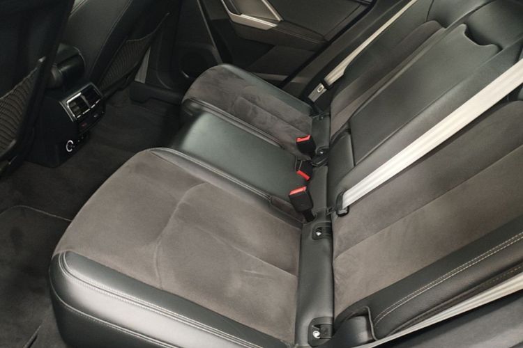 Audi Q3 2021 car image #13