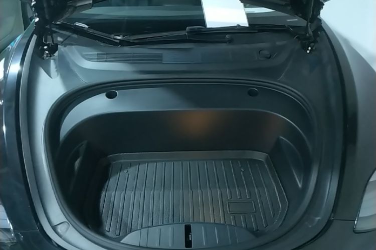 Tesla Model 3 2023 car image #20