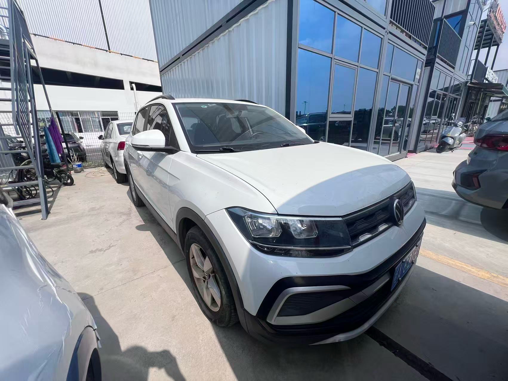 Volkswagen T-Cross 2023 immagine di auto #2