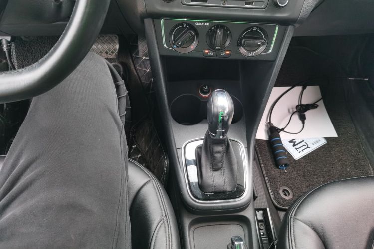 Volkswagen Polo 2018 car image #14