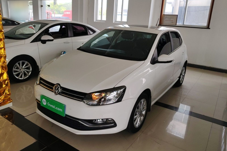 Volkswagen Polo 2017 car image #2