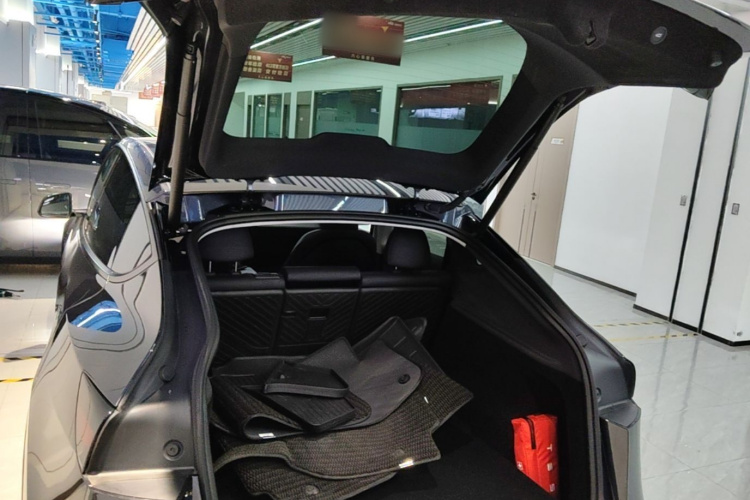 Tesla Model Y 2025 #19 Tesla Model Y 2025 immagine di auto #19