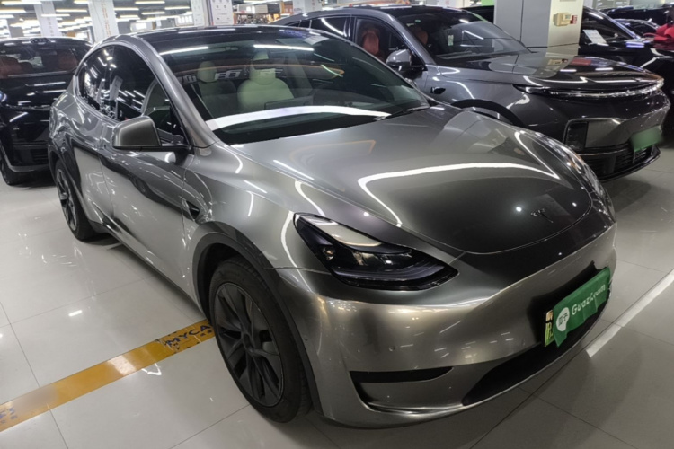 Tesla Model Y 2023 car image #4