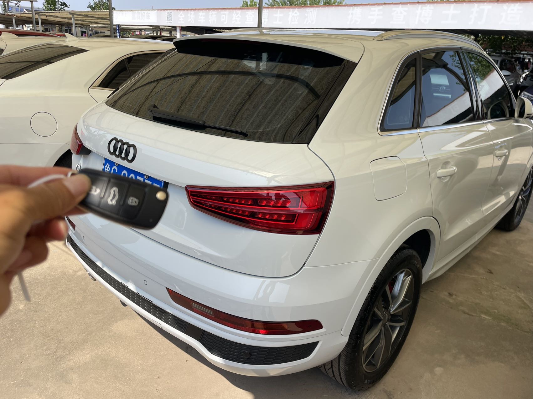 Audi Q3 2018 car image #6