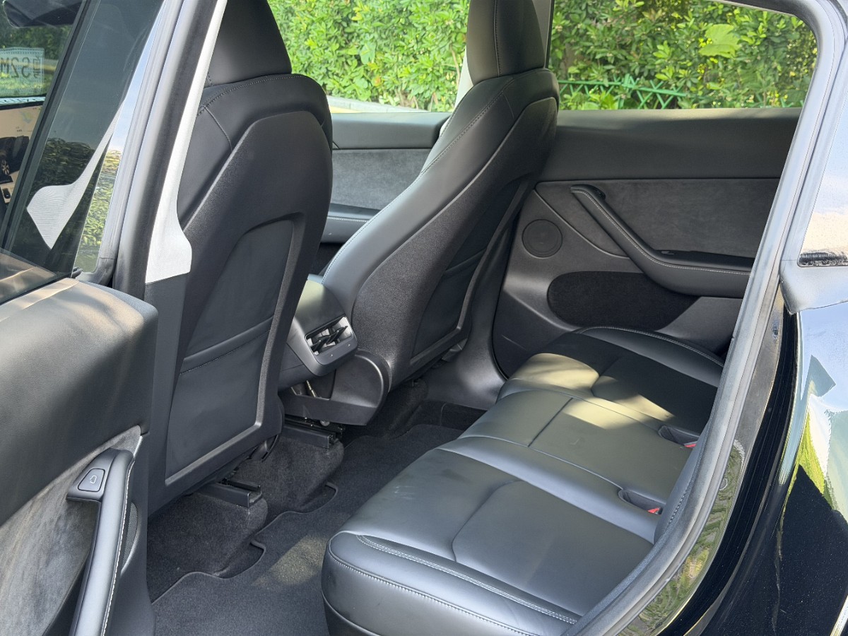 Tesla Model Y 2023 car image #5