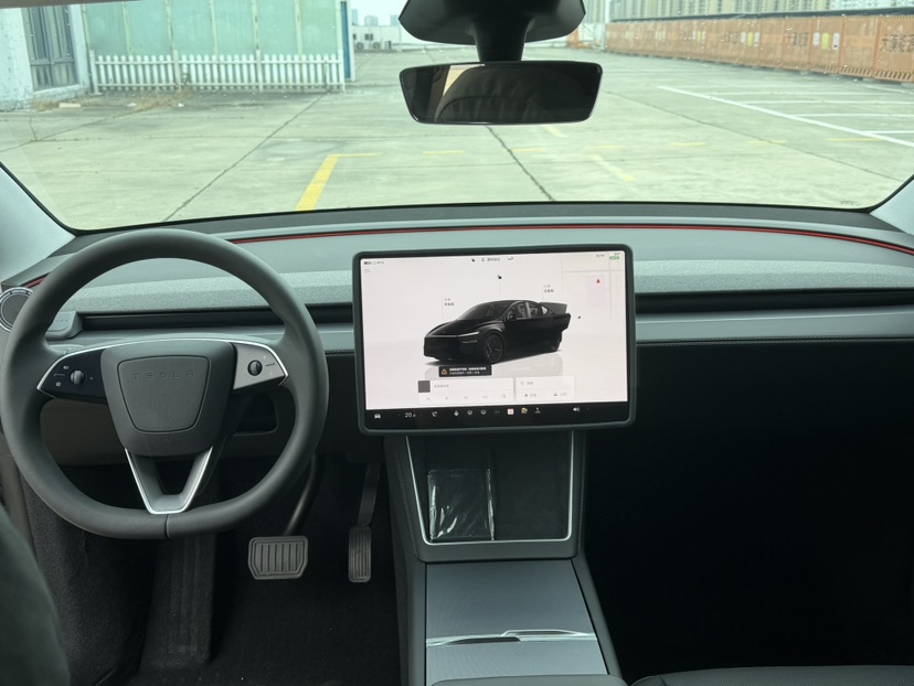Tesla Model Y 2025 car image #6