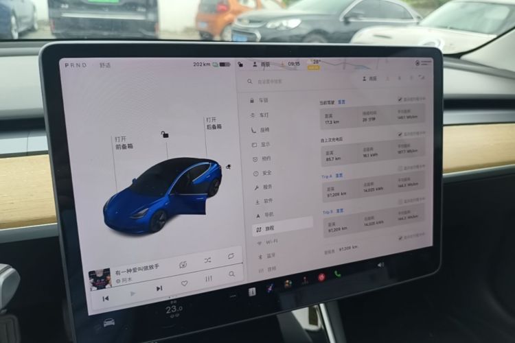 Tesla Model 3 2020 car image #16