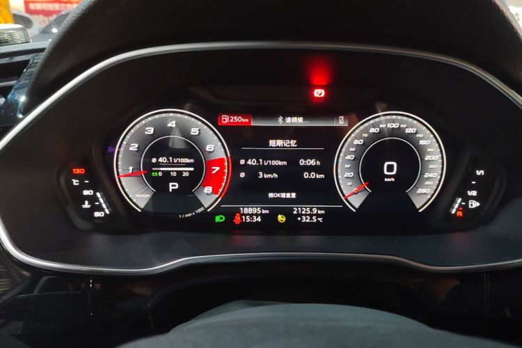 Audi Q3 2024 car image #12