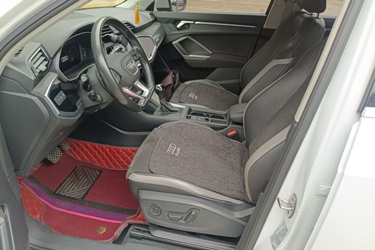 Audi Q3 2021 car image #19