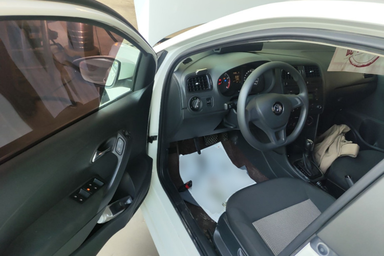 Volkswagen Polo 2019 car image #16