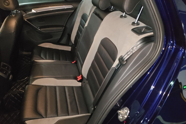 Volkswagen Golf 2020 car image #17