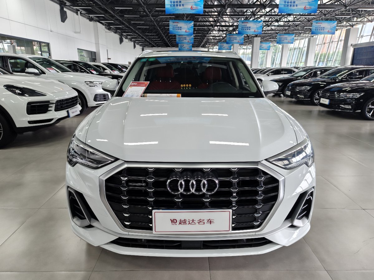 Audi Q3 2019 car image #2