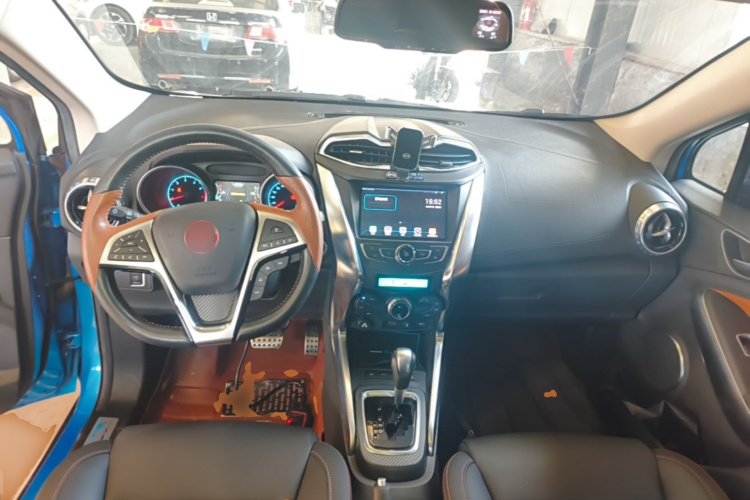 BYD Yuan 2016 car image #10