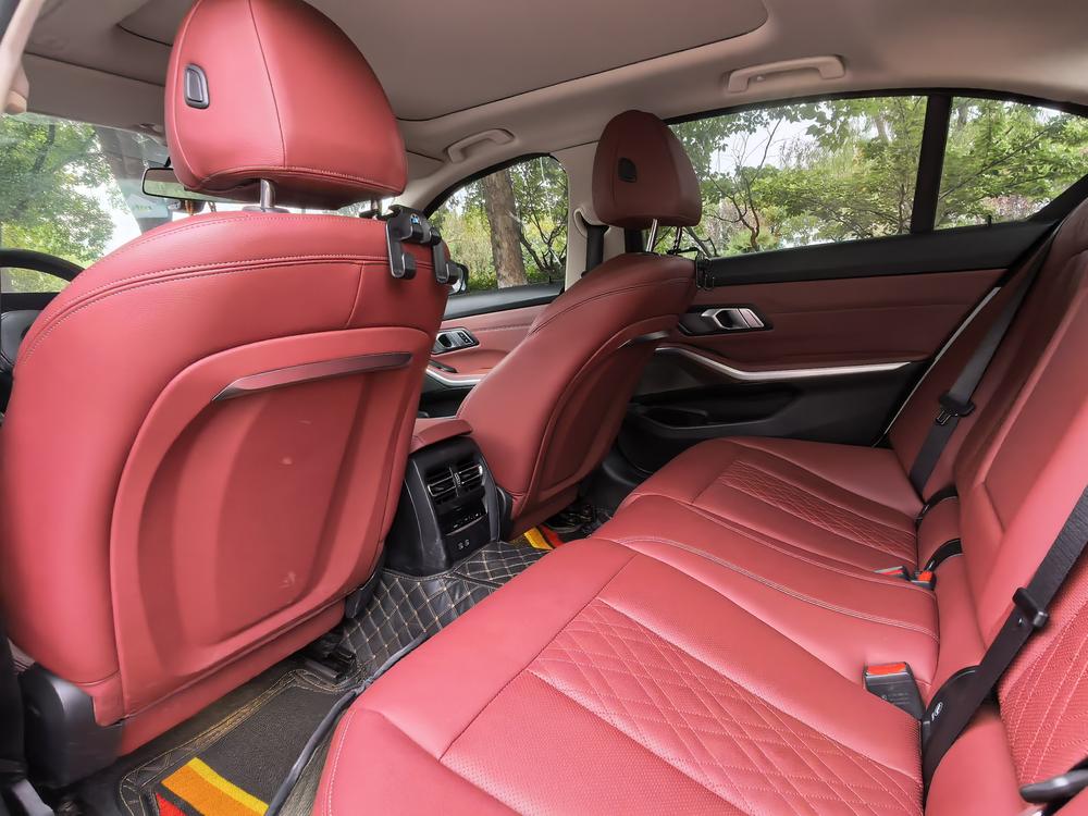 BMW 3 Series 2023 صورة سيارة #9