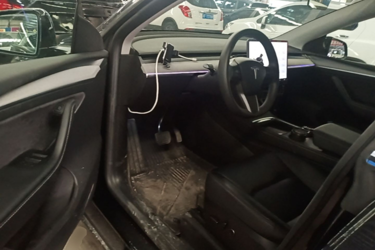 Tesla Model Y 2023 #16 Tesla Model Y 2023 car image #16