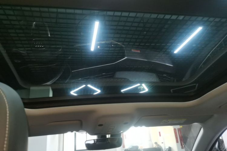 Audi Q3 2020 car image #18