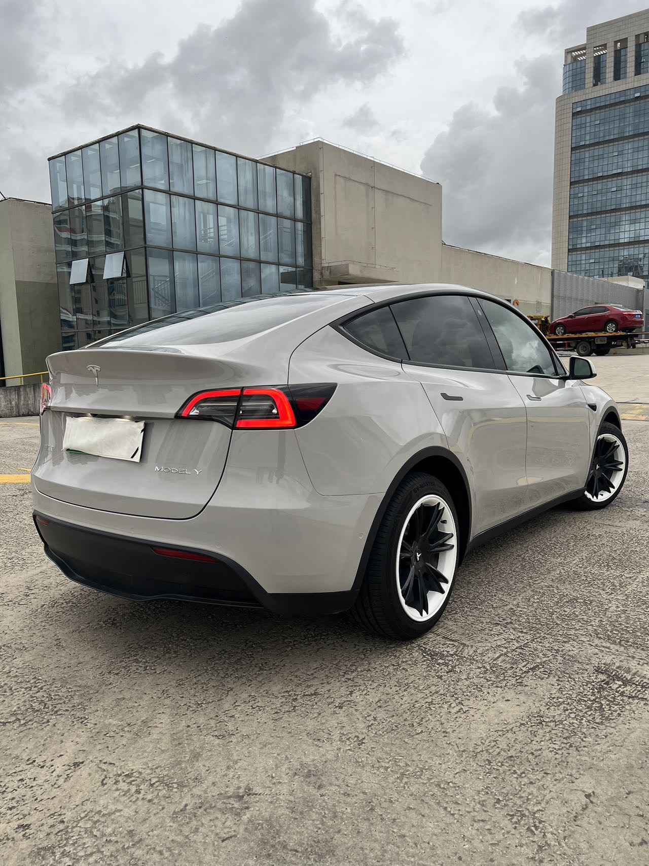 Tesla Model Y 2021 #4 Tesla Model Y 2021 car image #4