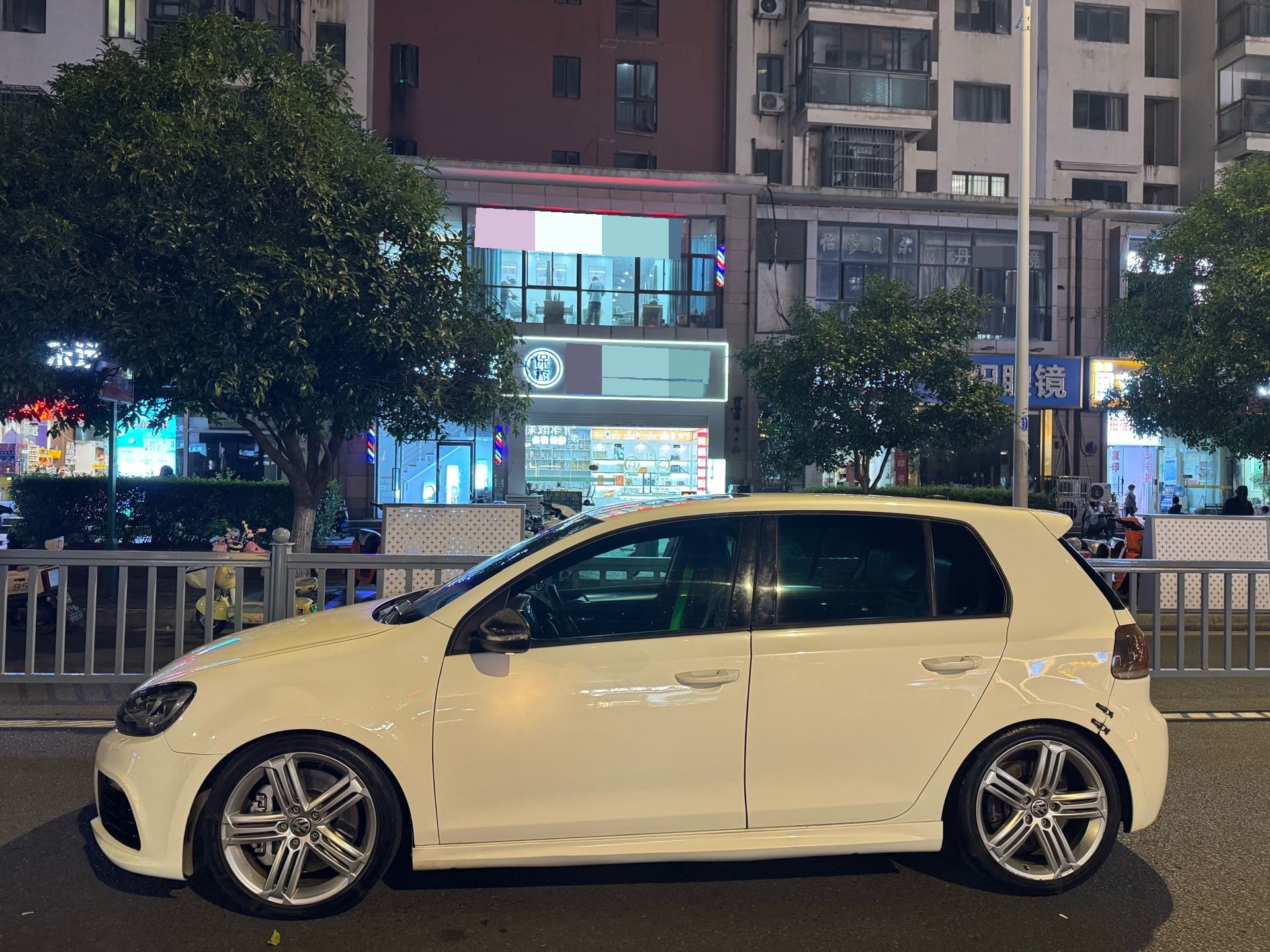 Volkswagen Golf (Imported) 2012 car image #2