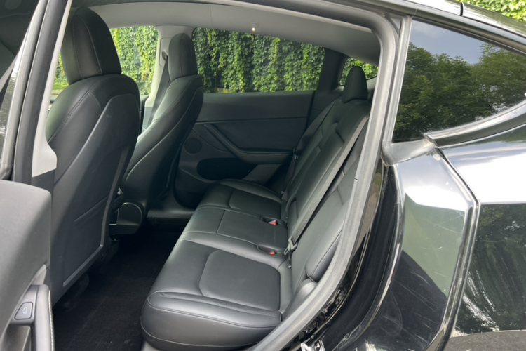 Tesla Model Y 2021 #14 Tesla Model Y 2021 car image #14