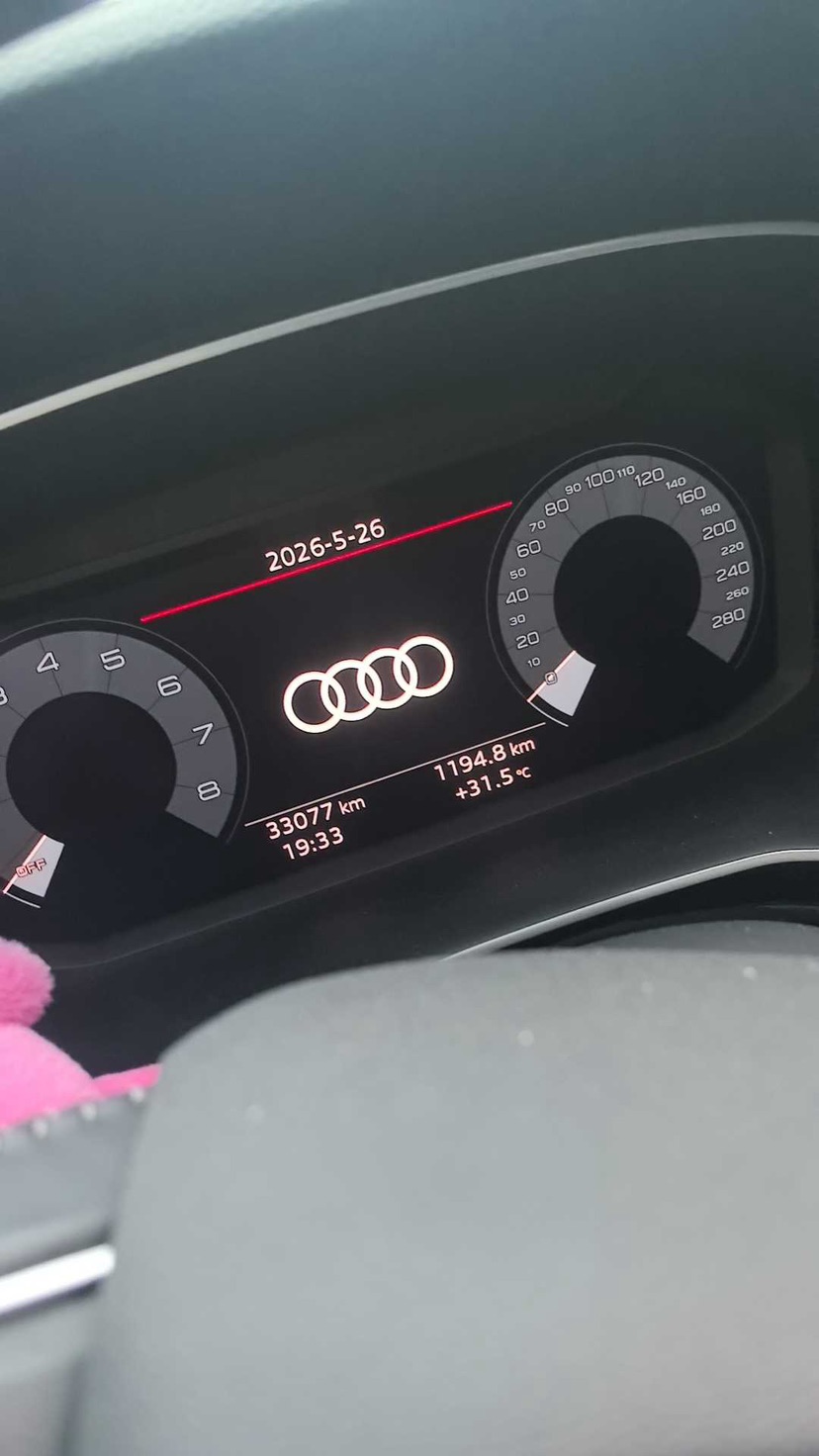 Audi Q3 2021 car image #2
