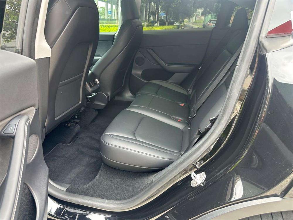 Tesla Model Y 2022 car image #13