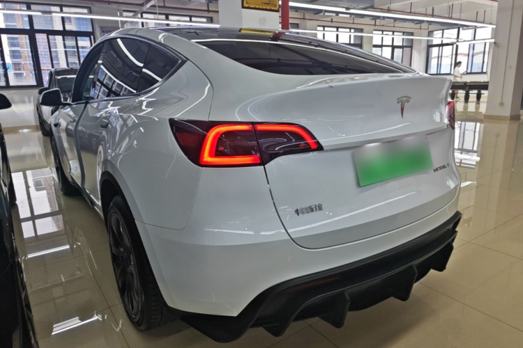 Tesla Model Y 2024 car image #5