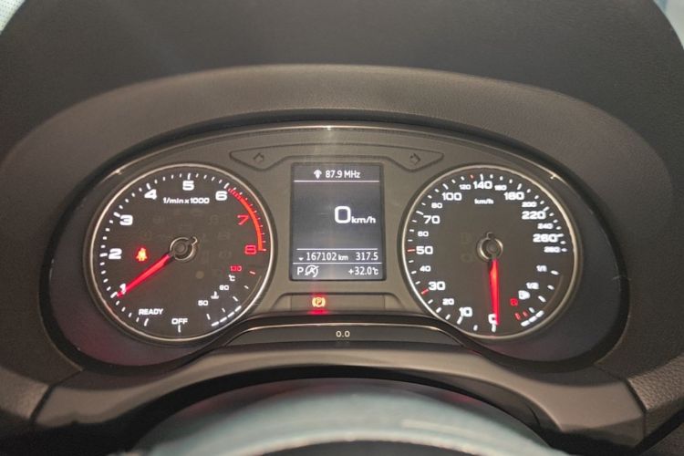 Audi A3 2018 car image #12