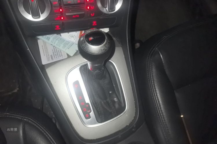 Audi Q3 2016 car image #16