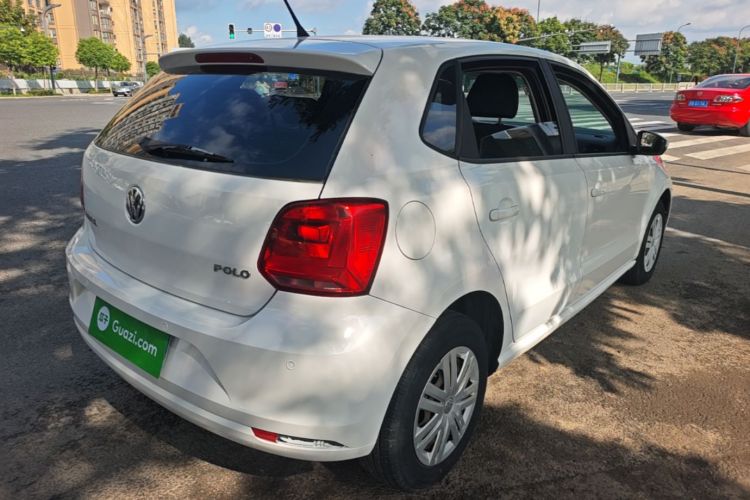 Volkswagen Polo 2015 car image #7