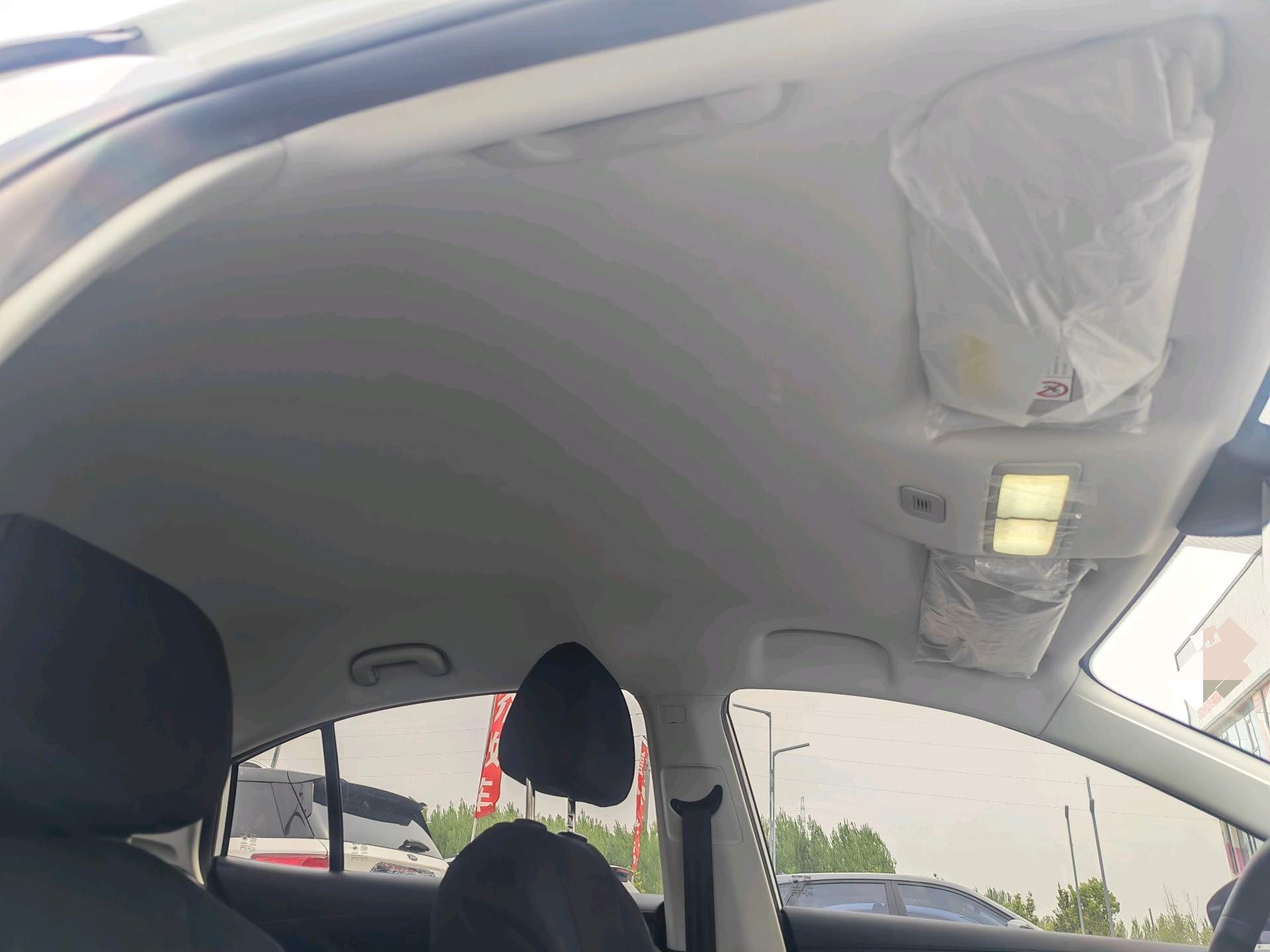 Roewe i5 2025 image de voiture #11