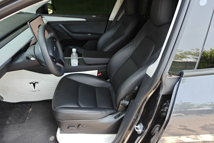 Tesla Model Y 2024 #19 Tesla Model Y 2024 immagine di auto #19