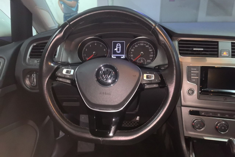 Volkswagen Golf 2016 car image #11